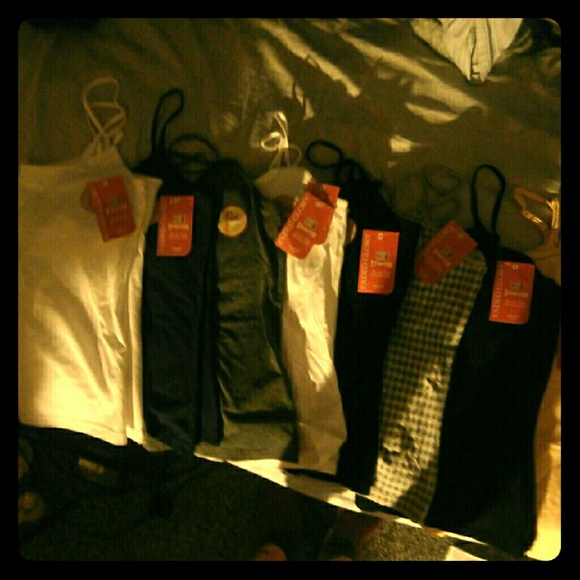 8 tank tops - Picture 1 of 4