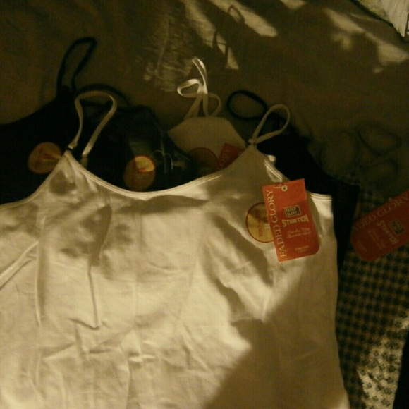 8 tank tops - Picture 2 of 4