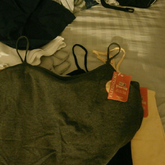 8 tank tops - Picture 3 of 4