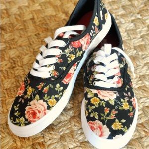 Floral Canvas Shoes🌹