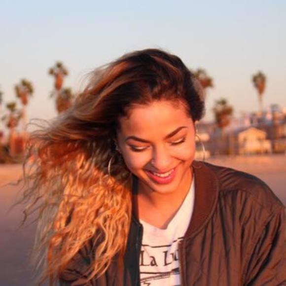 Meet your Posher, Alexis