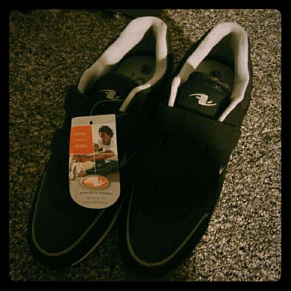 Tennis shoes - Picture 1 of 2