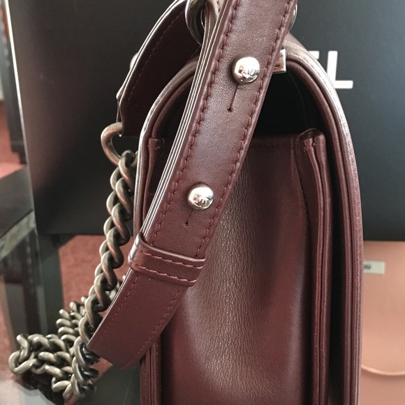 CHANEL
New Medium Chevron Boy Shoulder - Picture 3 of 4