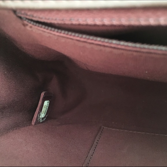 CHANEL
New Medium Chevron Boy Shoulder - Picture 4 of 4