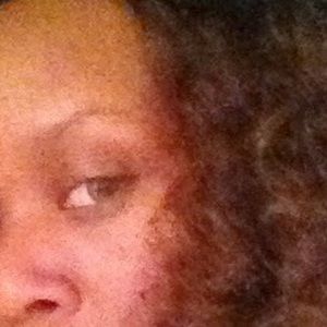 Meet your Posher, Akia