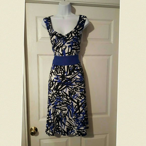 danny and nicole Dresses & Skirts - Blue&white print sleeveless jersey knit dress