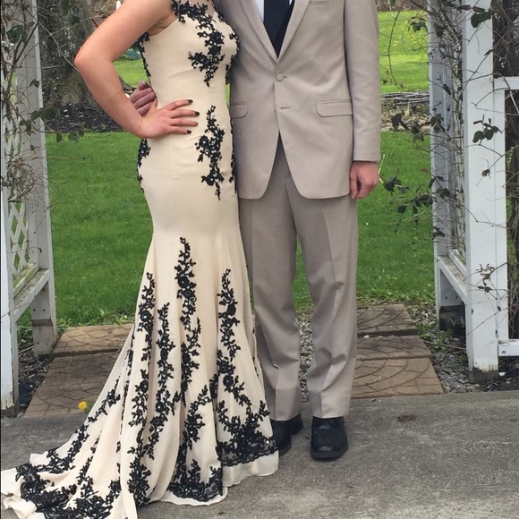 Dresses & Skirts - Beautiful prom dress