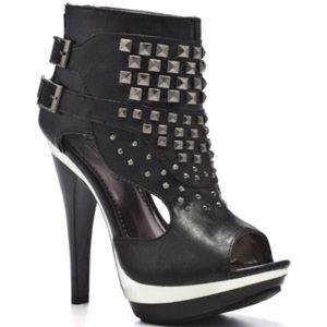 Worn Dereon Charlie Stud Sexy Peep-Toe Bootie