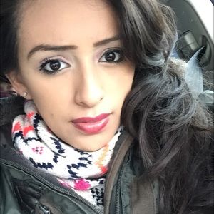 Meet your Posher, Elizabeth