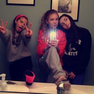 Meet your Posher, Elle