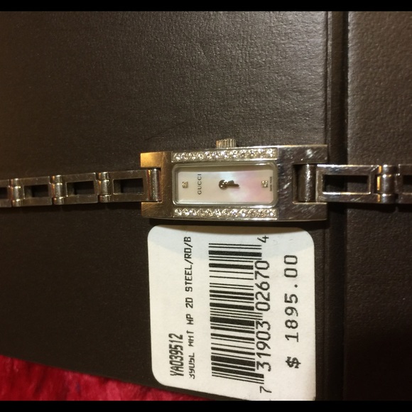 Authentic GUCCI Watch Diamond in Silver Stainless - Picture 2 of 4