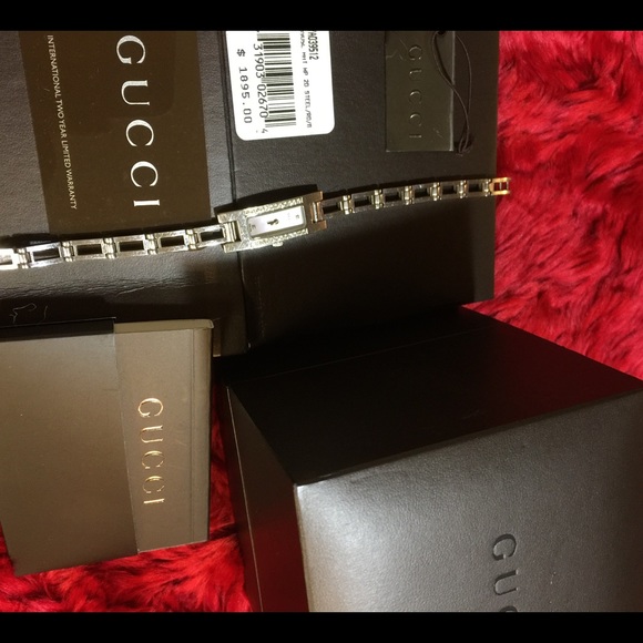 Authentic GUCCI Watch Diamond in Silver Stainless - Picture 4 of 4