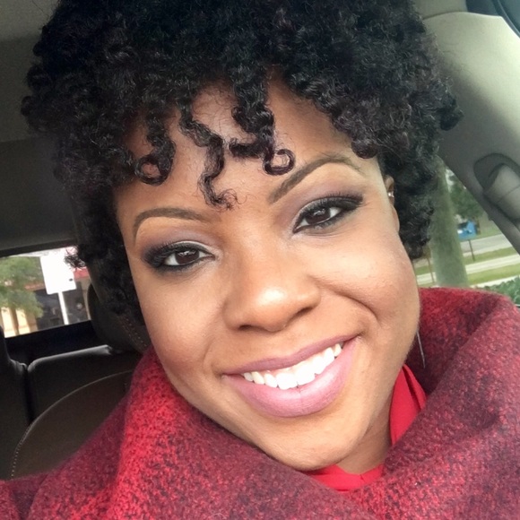 Meet your Posher, Krystal - Picture 2 of 2