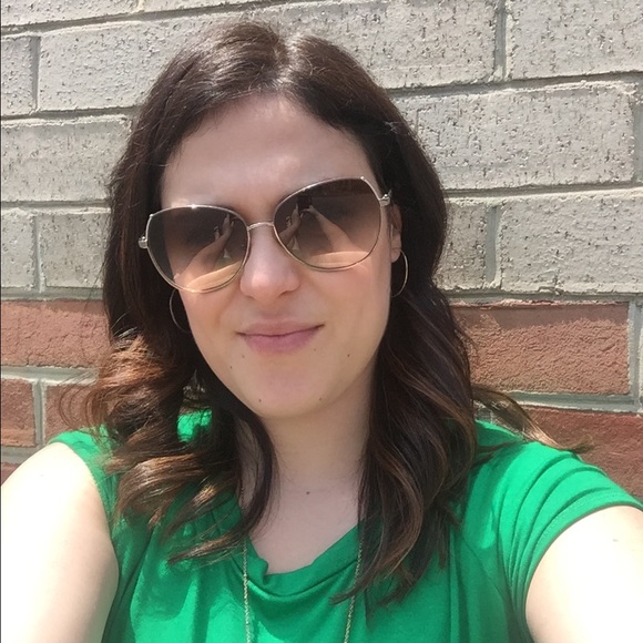 Meet your Posher, Angela - Picture 2 of 2