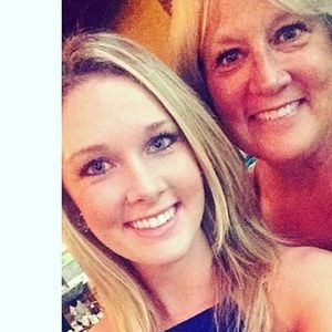 Meet your Posher, Elise