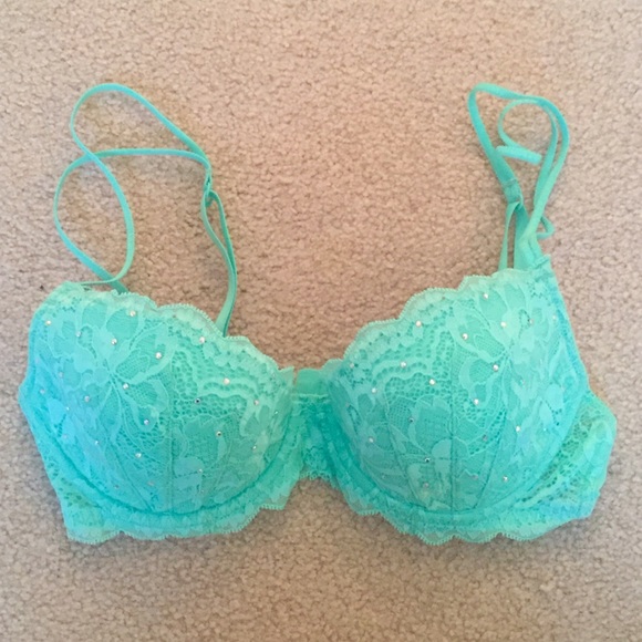 ⚡️FLASH SALE⚡️NWOT VS Bra w/ Crystal Detail