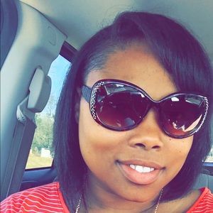 Meet your Posher, Cassandra