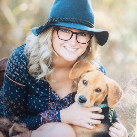 Meet your Posher, Noelle - Picture 1 of 1