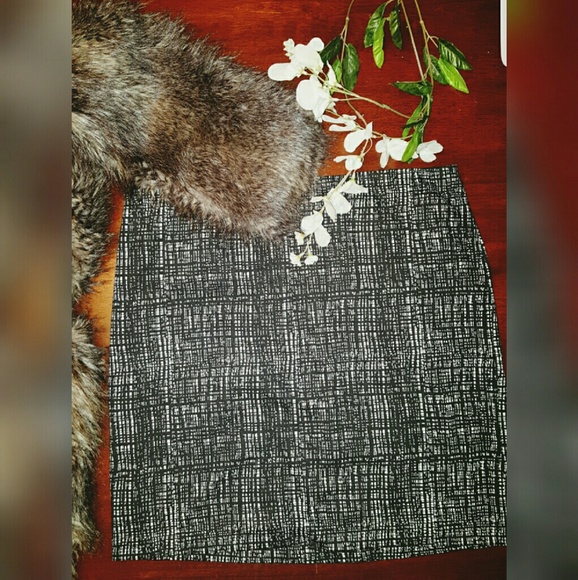 Worthington Modern Knit Skirt