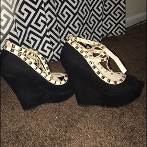 *SOLD* 4" Tan & Black Wedges