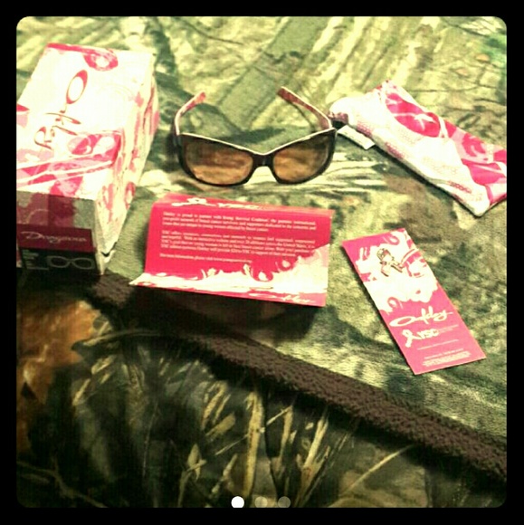 Breast cancer Oakley sunglasses