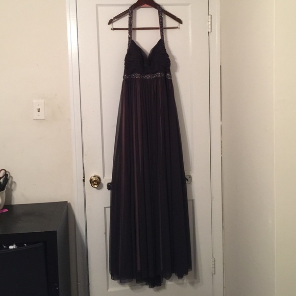 Sophisticated evening gown. - Picture 1 of 1