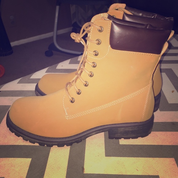 Never worn boots - Picture 1 of 1