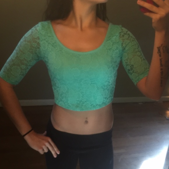 M Lace 1/2 Sleeve Crop Top