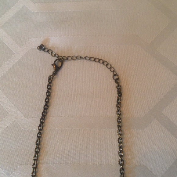 Multiple colored statement necklace. - Picture 3 of 3