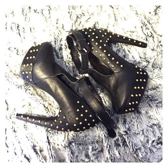 NWOT Black and gold studded heels