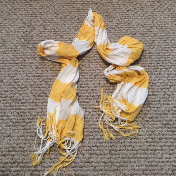 Yellow and white scarf - Picture 1 of 1