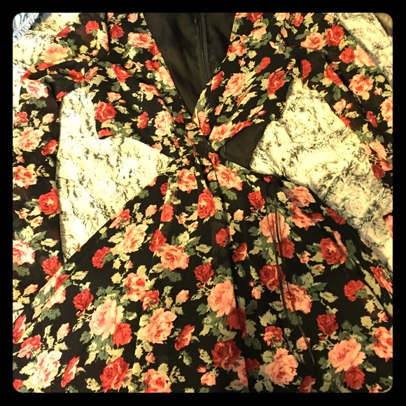 NWOT flower cutout dress
