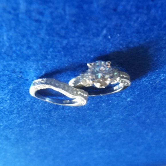 1.25 Carat Solid Sterling Silver with CZ Diamond.