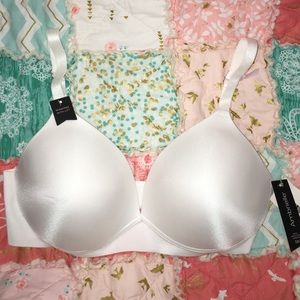 NWT - Wire free white bra with lift, 38C