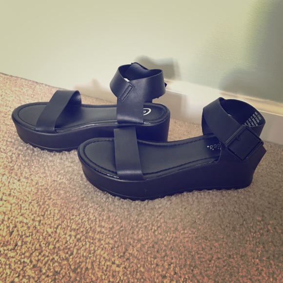 😊Candie's Platform Sandals😊