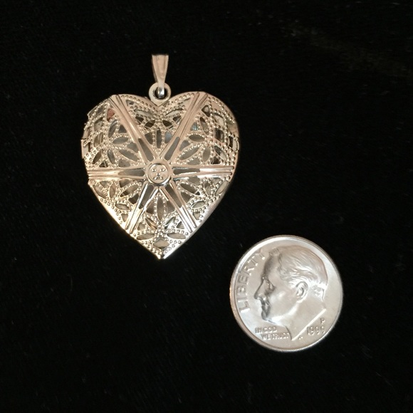Silver tone heart locket - Picture 4 of 4