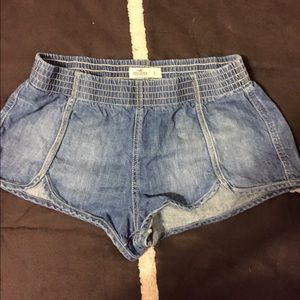 Hollister size large