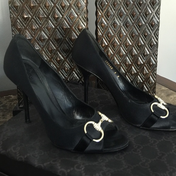 Gucci satin peep toe heel Size 9 black