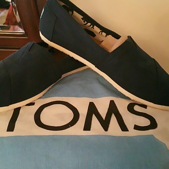 RESERVED-TOM'S NAVY BLUE CANVAS SHOES -NWOT