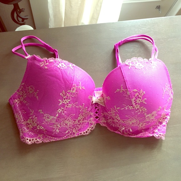 Victoria's Secret beautiful lace bra!!
