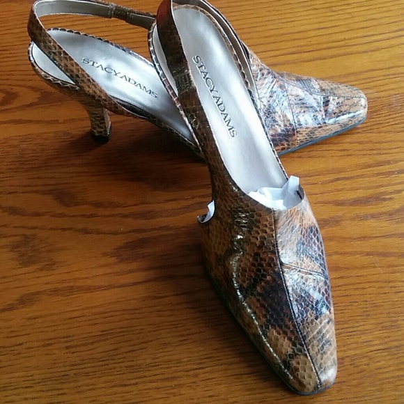 Sharp snakeskin shoe