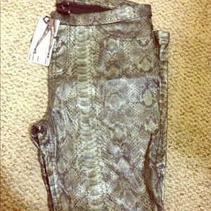 Hue Python lacquer jeggings