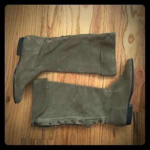 Olive/brownish Suede boots
