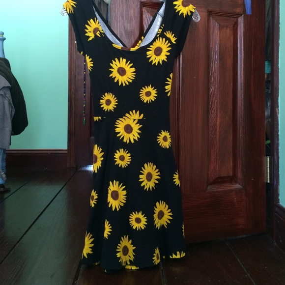 ON HOLD Cute sunflower dress!!