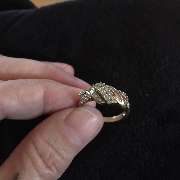 Gold diamond ring