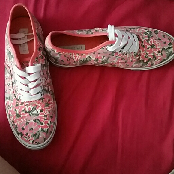 Floral print shoes