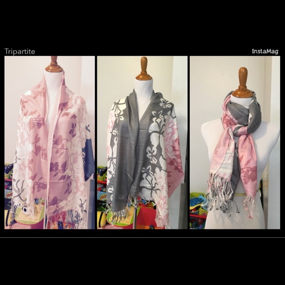 🎉Brand New 3 ways Flowers Pink-Gray Scarf🎉