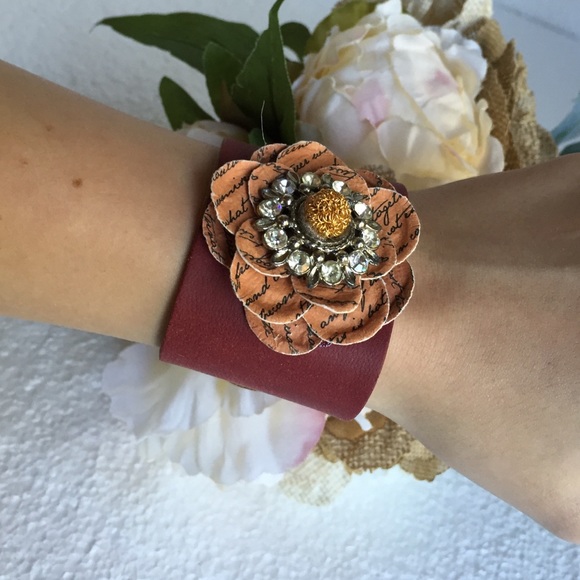 Jewelry - Vintage Find Cuff Bracelet