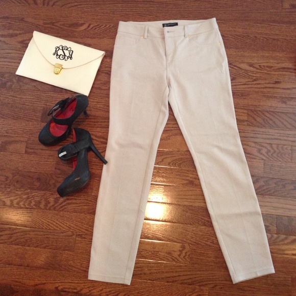 NWOT-Nude Pull On Pants