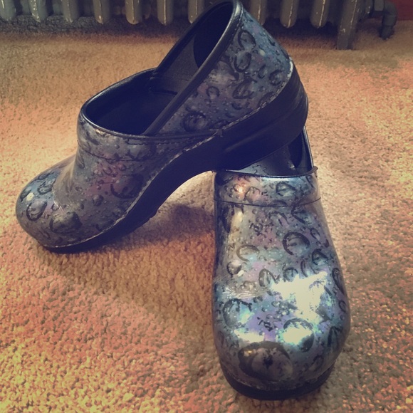 Danskos! Bubble print. Barely worn